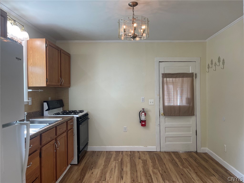 401 Stone Street Oneida, NY 13421 - Photo 12 of 31 Stove and refrigerator stay