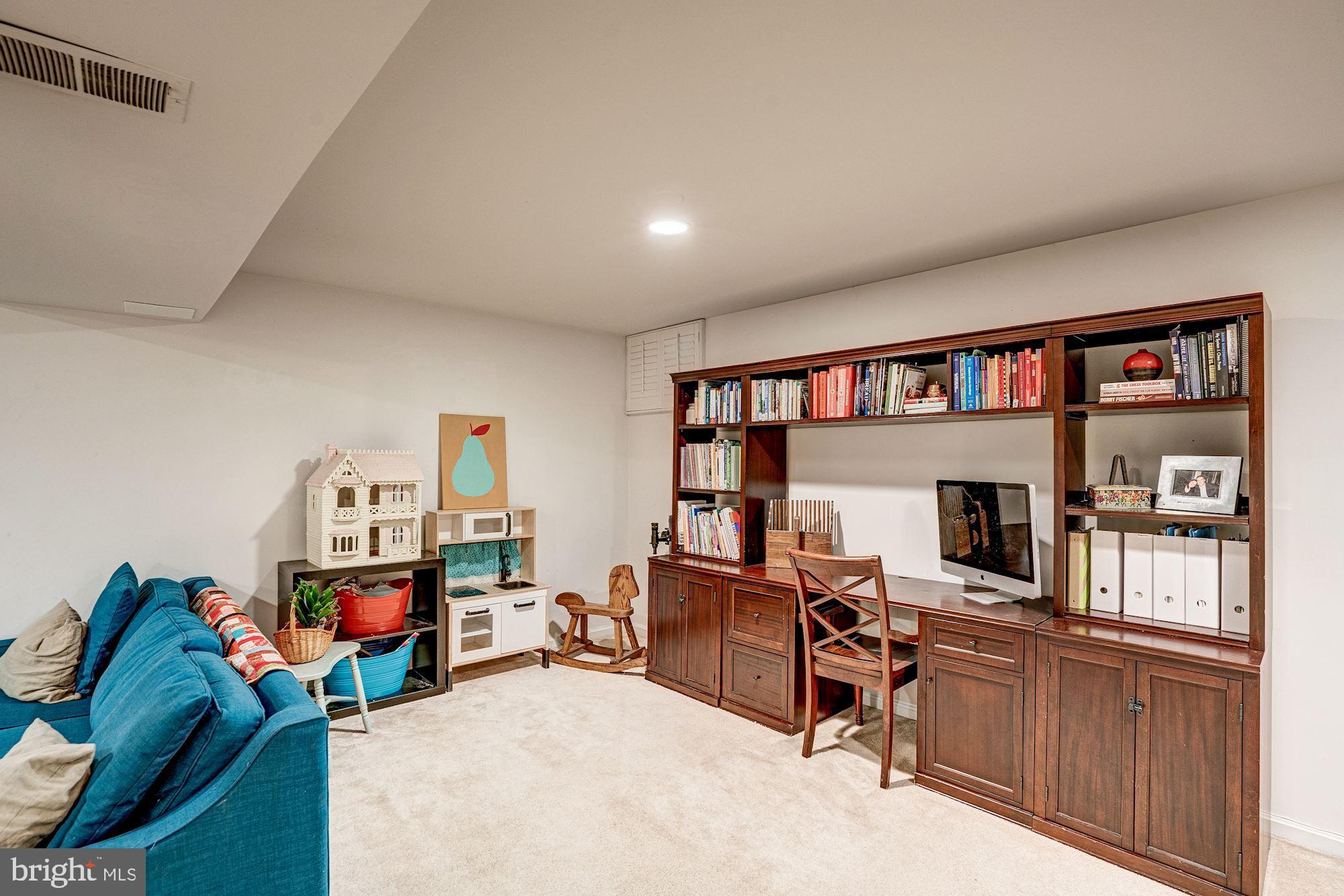 2097 Cobblestone Lane Reston, VA 20191 - Photo 32 of 45 Gallery Image 32