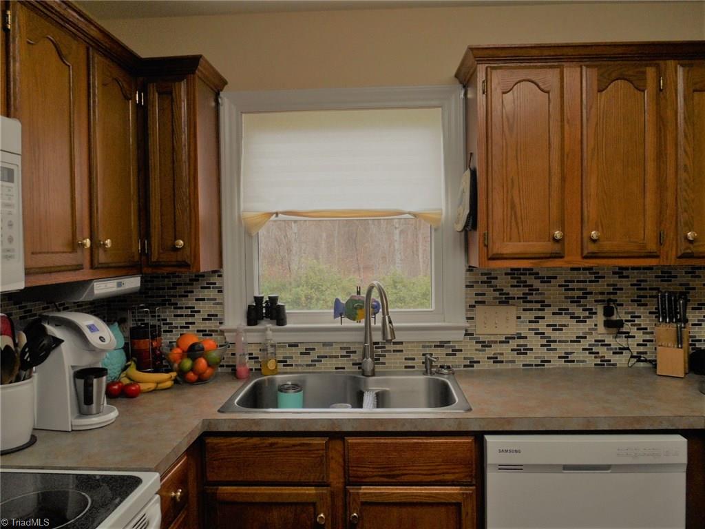 3311 Timberwolf Avenue High Point, NC 27265 - Photo 4 of 10 Gallery Image 4