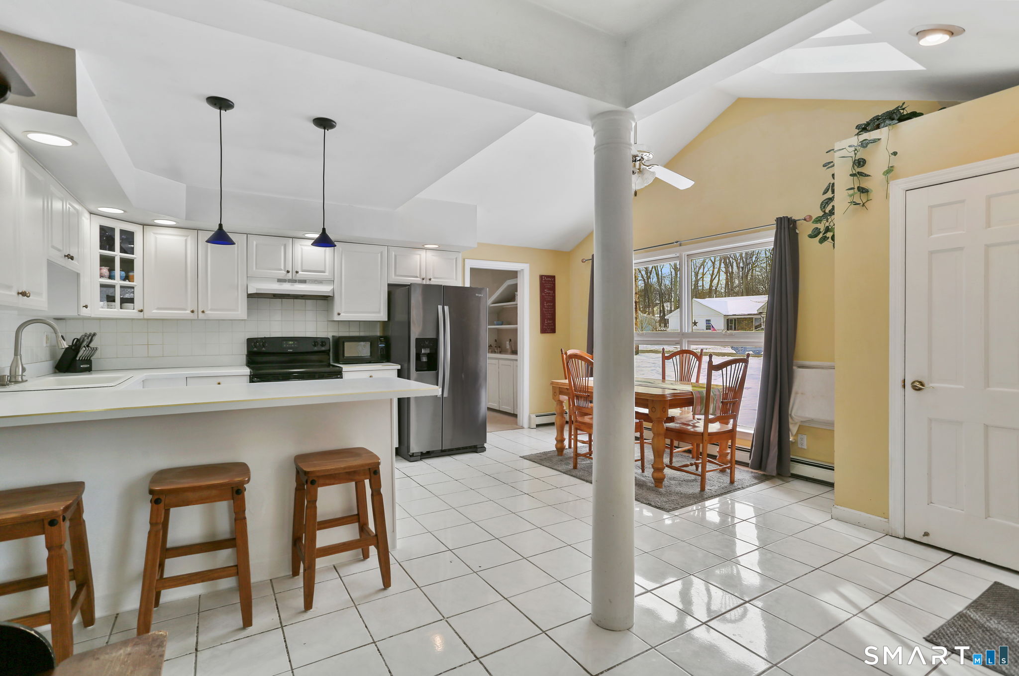 40 Rose Terrace Trumbull, CT 06611 - Photo 4 of 24