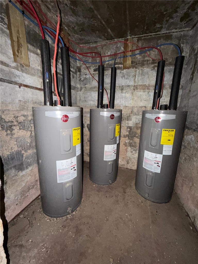 876 Douglas Avenue Providence, RI 02908 - Photo 19 of 20