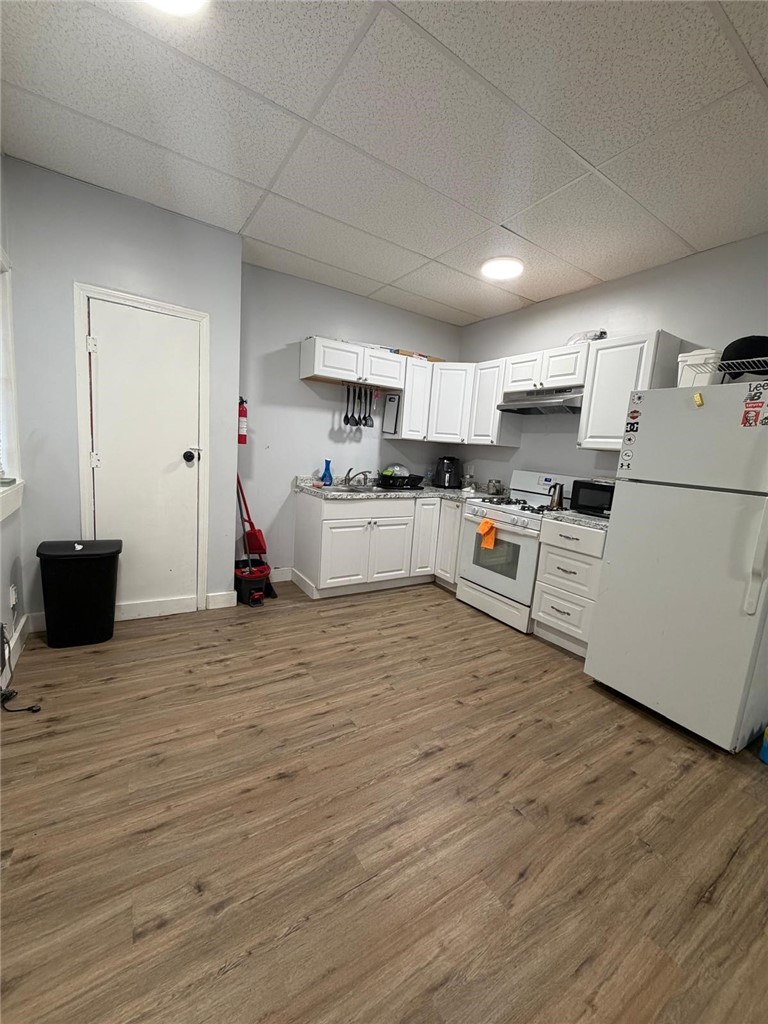 876 Douglas Avenue Providence, RI 02908 - Photo 2 of 20