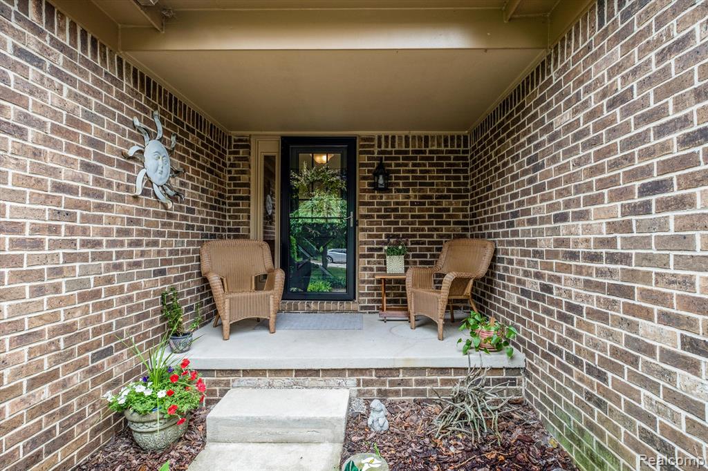 719 Ten Point Drive Rochester Hills, MI 48309 - Photo 9 of 43