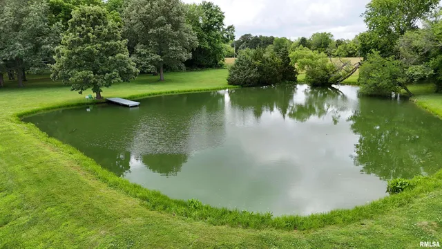 $250,000 | 9596 Fox Hunters Road, Benton, IL 62812