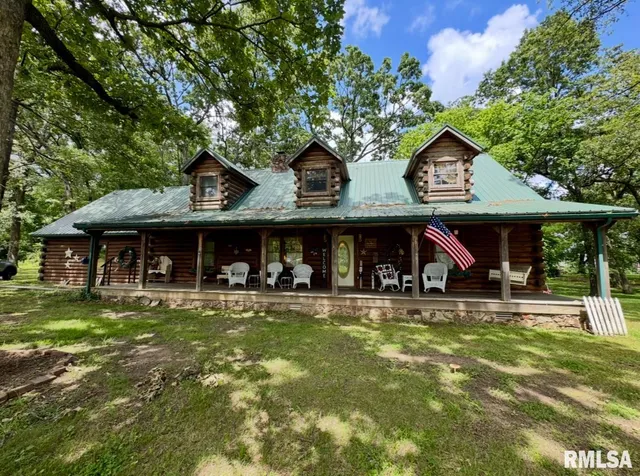 $250,000 | 9596 Fox Hunters Road, Benton, IL 62812