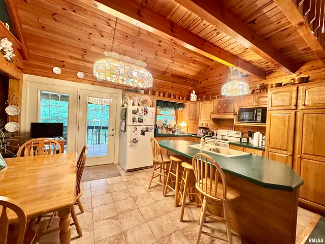 $250,000 | 9596 Fox Hunters Road, Benton, IL 62812