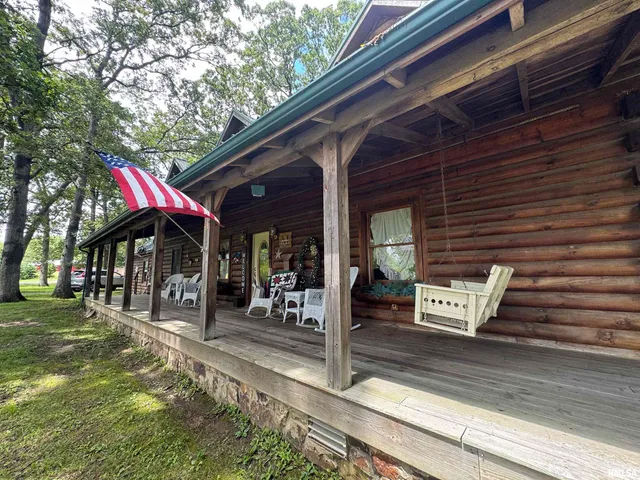 $250,000 | 9596 Fox Hunters Road, Benton, IL 62812