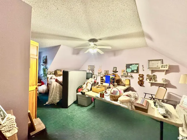 $250,000 | 9596 Fox Hunters Road, Benton, IL 62812