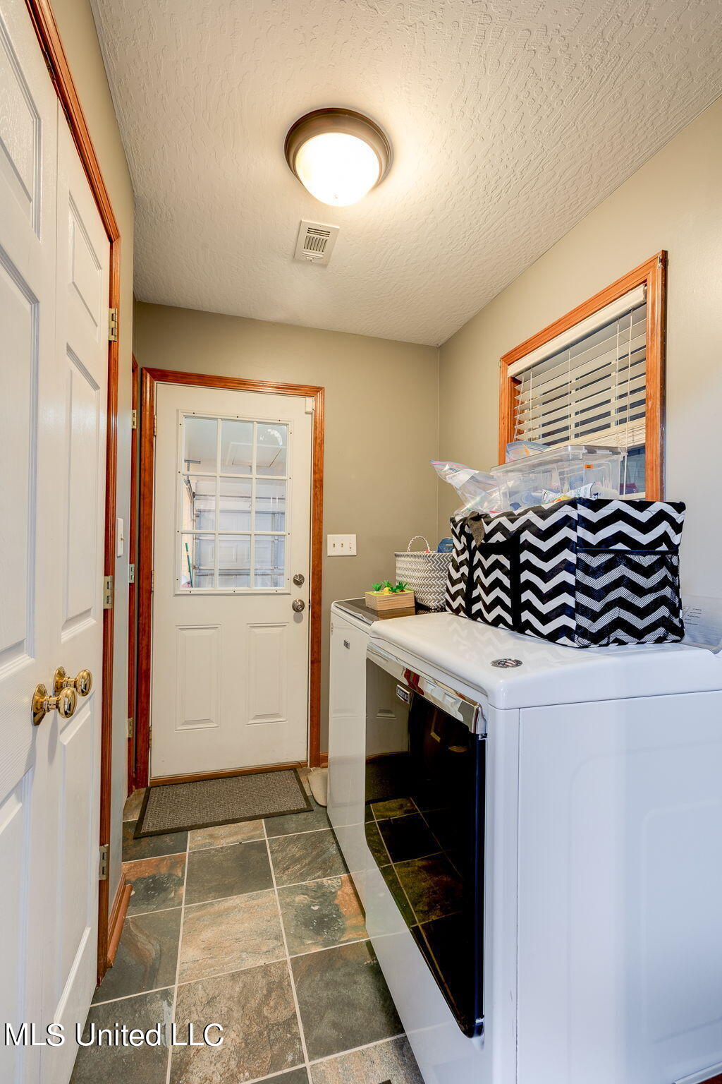 319 Mini Farm Road Hattiesburg, MS 39401 - Photo 24 of 36 Laundry