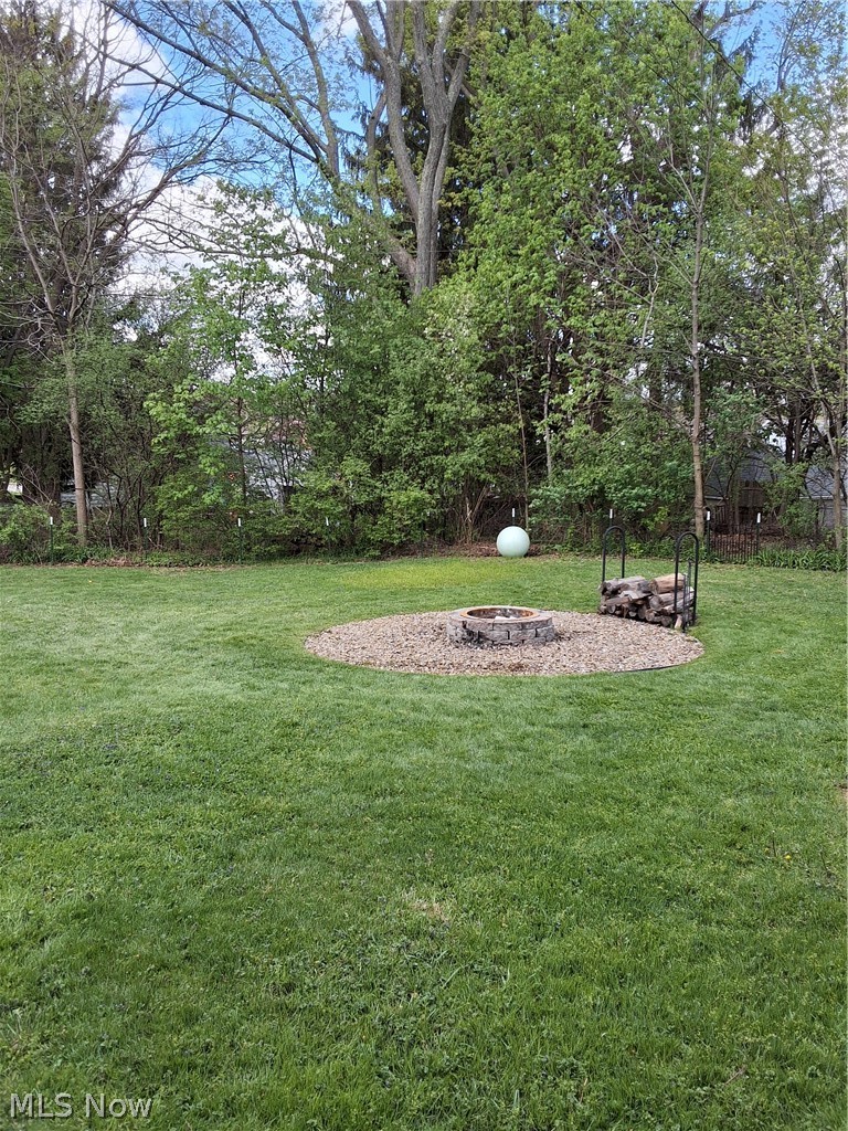 236 Bowland Road Mansfield, OH 44907 - Photo 7 of 34 Expansive green lawn with a circular gravel fire pit area
