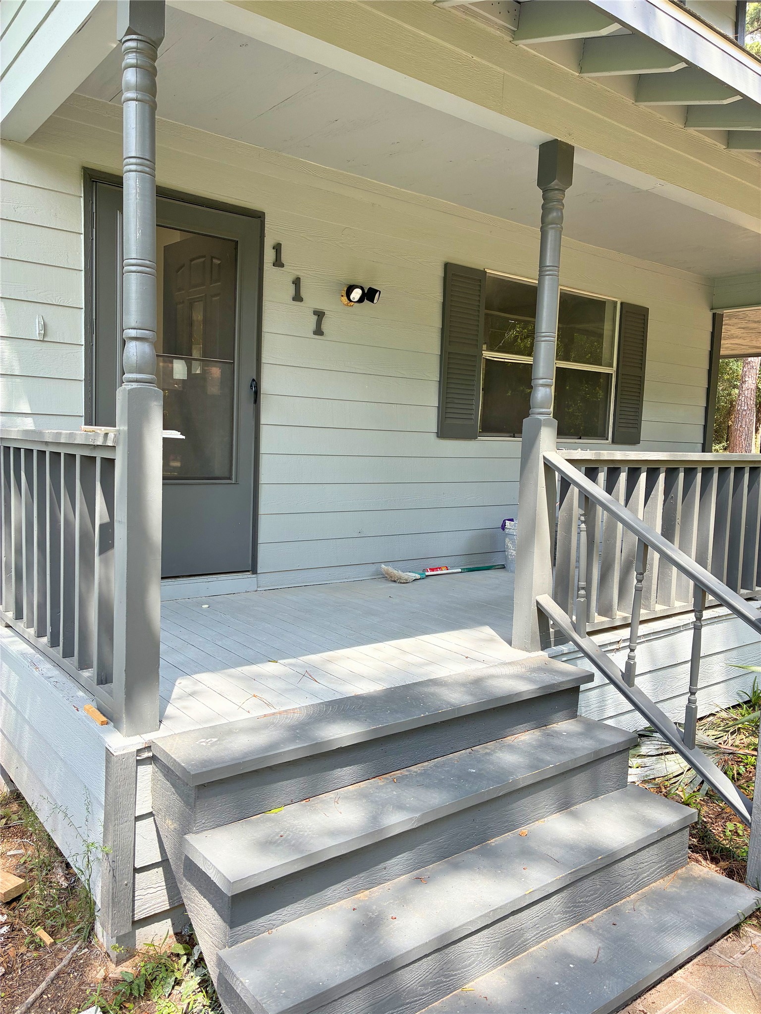 117 Amanda Street Conroe, TX 77304 - Photo 5 of 35 a view of entryway with wooden floor