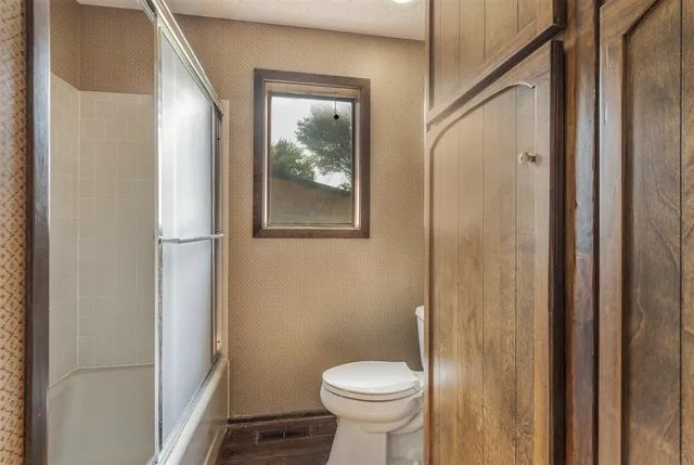 a bathroom with a toilet