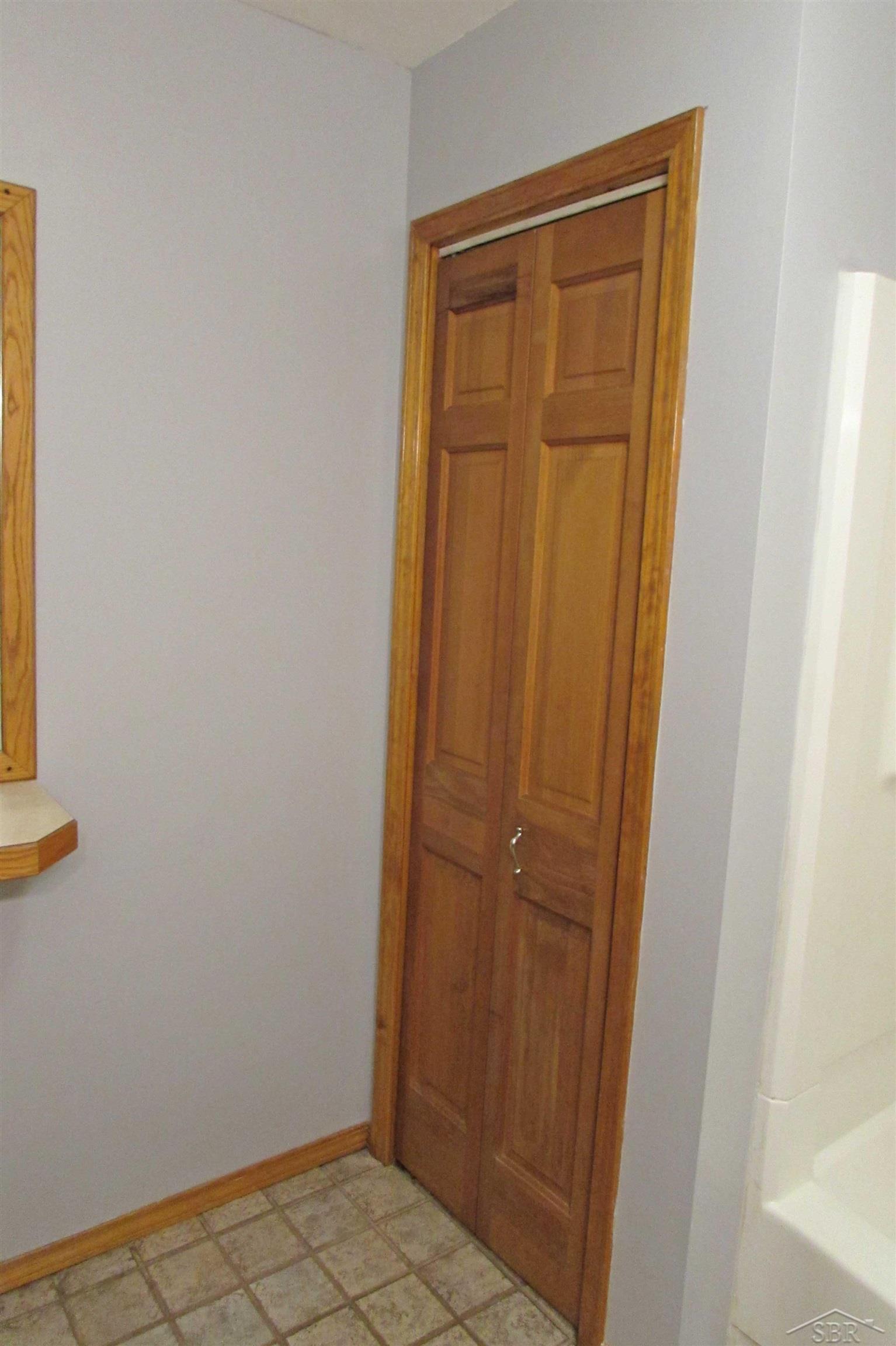 6060 Sheridan Road Saginaw, MI 48601 - Photo 21 of 29 50162832-be4b8474-fd8a-4f05-aa15-d18e1e3e0d06.JPG