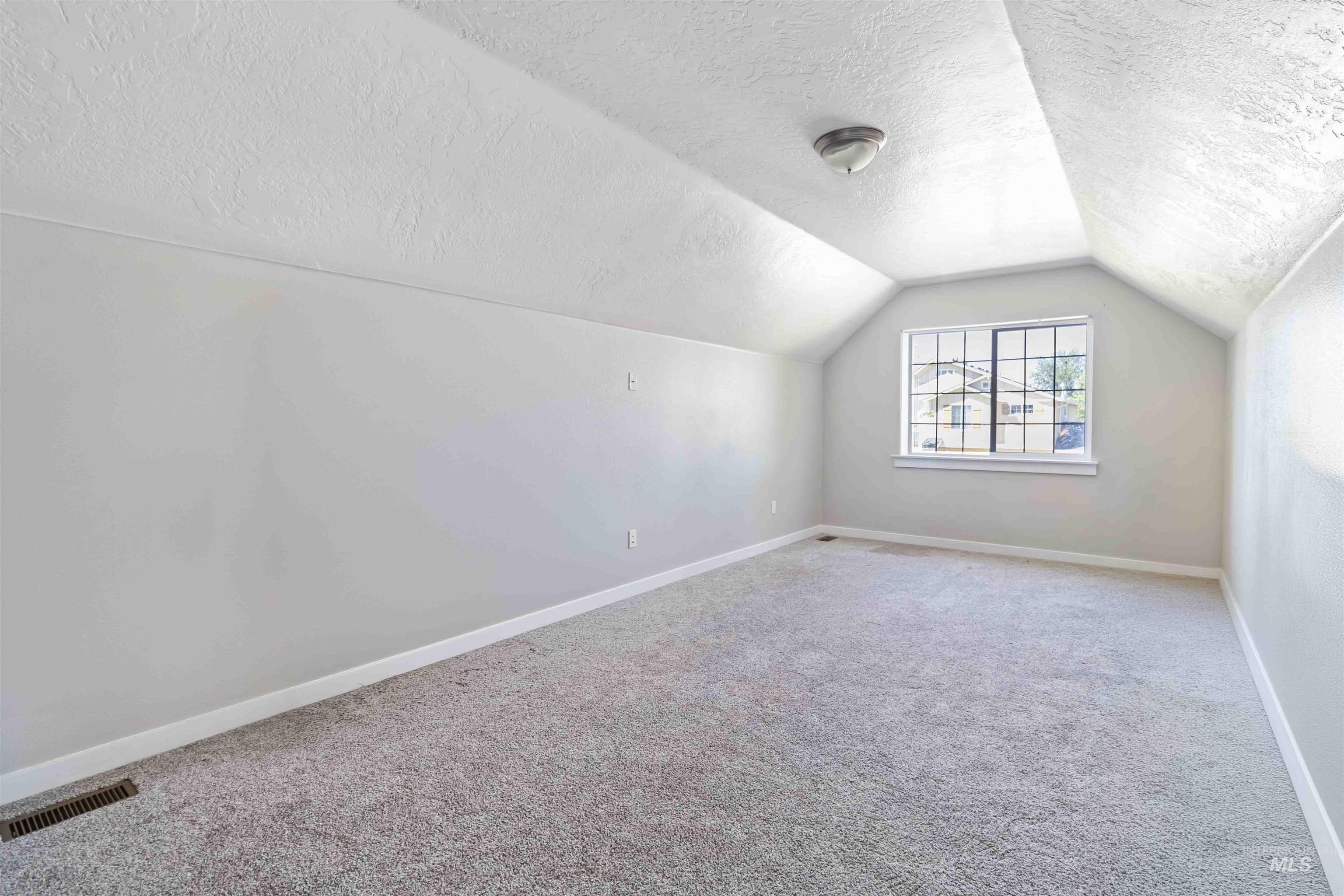 588 Gateway Avenue Middleton, ID 83644 - Photo 34 of 42 Additional living space with carpet and a textured ceiling