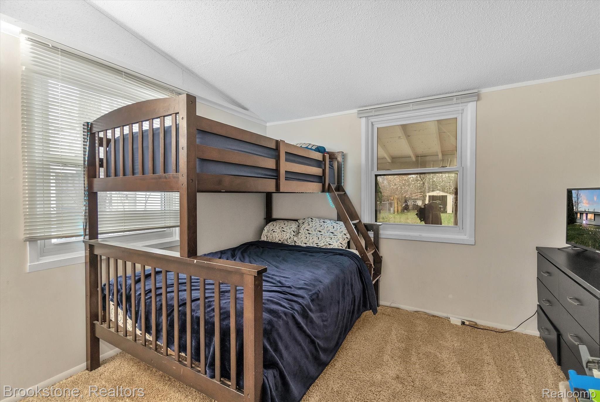 858 Pine Tree Road Lake Orion, MI 48362 - Photo 18 of 31 20-858-Pine-Tree-Rd-WindowStill-Real-Estate-Photography-21.jpg