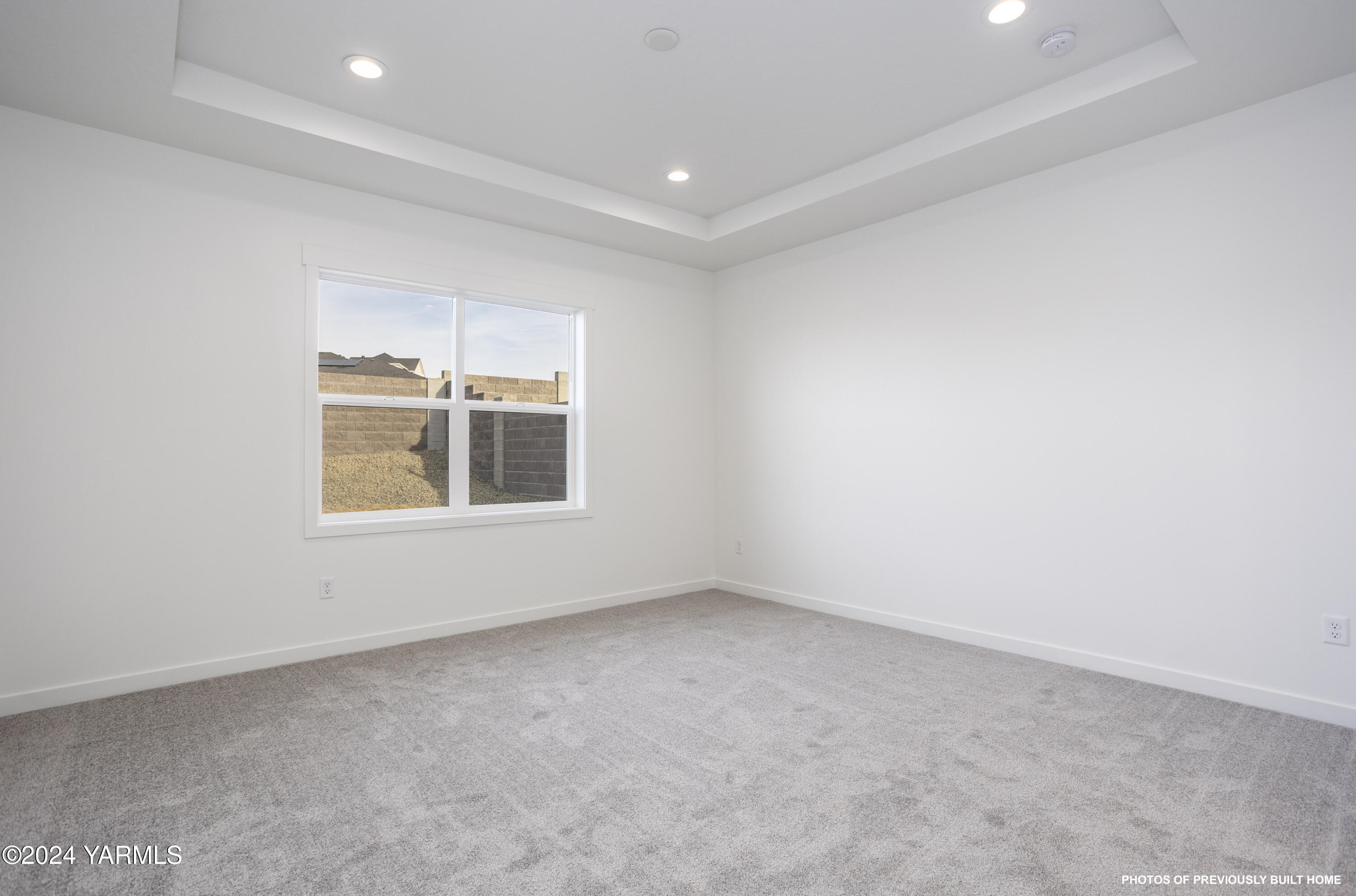 214 Shrute Road Prosser, WA 99350 - Photo 13 of 19 an empty room with windows
