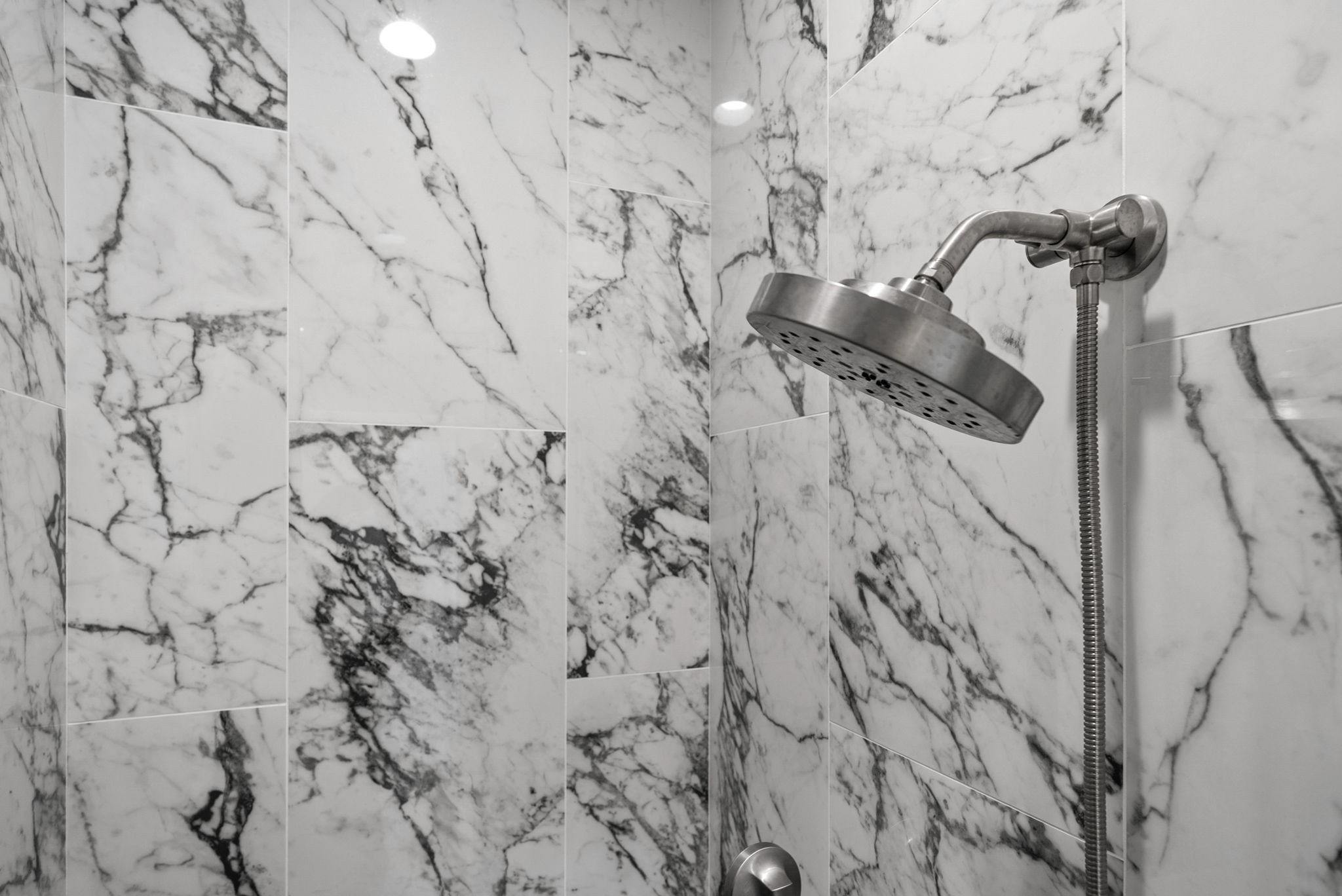 1914 Hickory Point Road Clarksville, TN 37043 - Photo 25 of 38 a bathroom with a bathtub