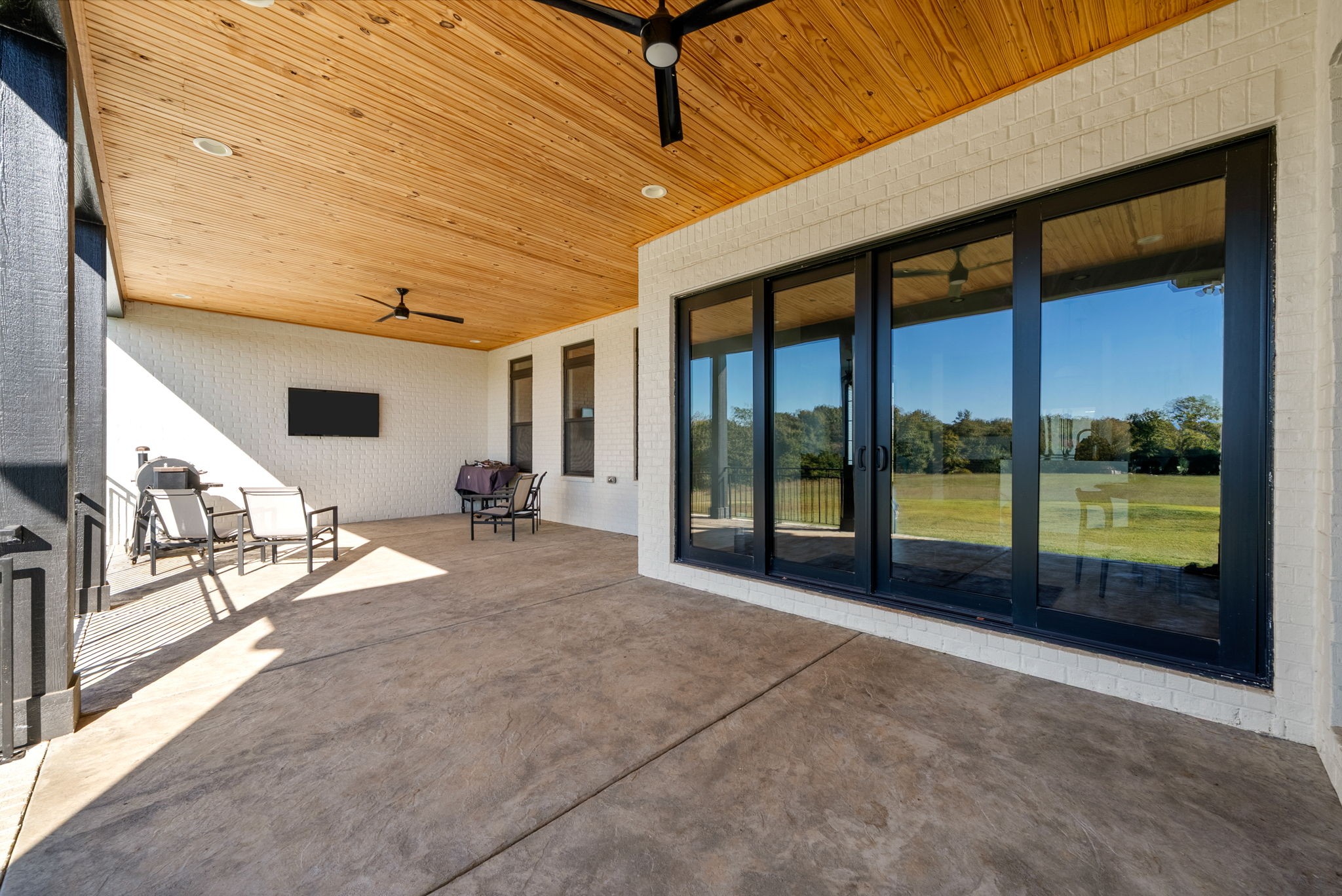 1914 Hickory Point Road Clarksville, TN 37043 - Photo 28 of 38 a very nice looking room with a large window
