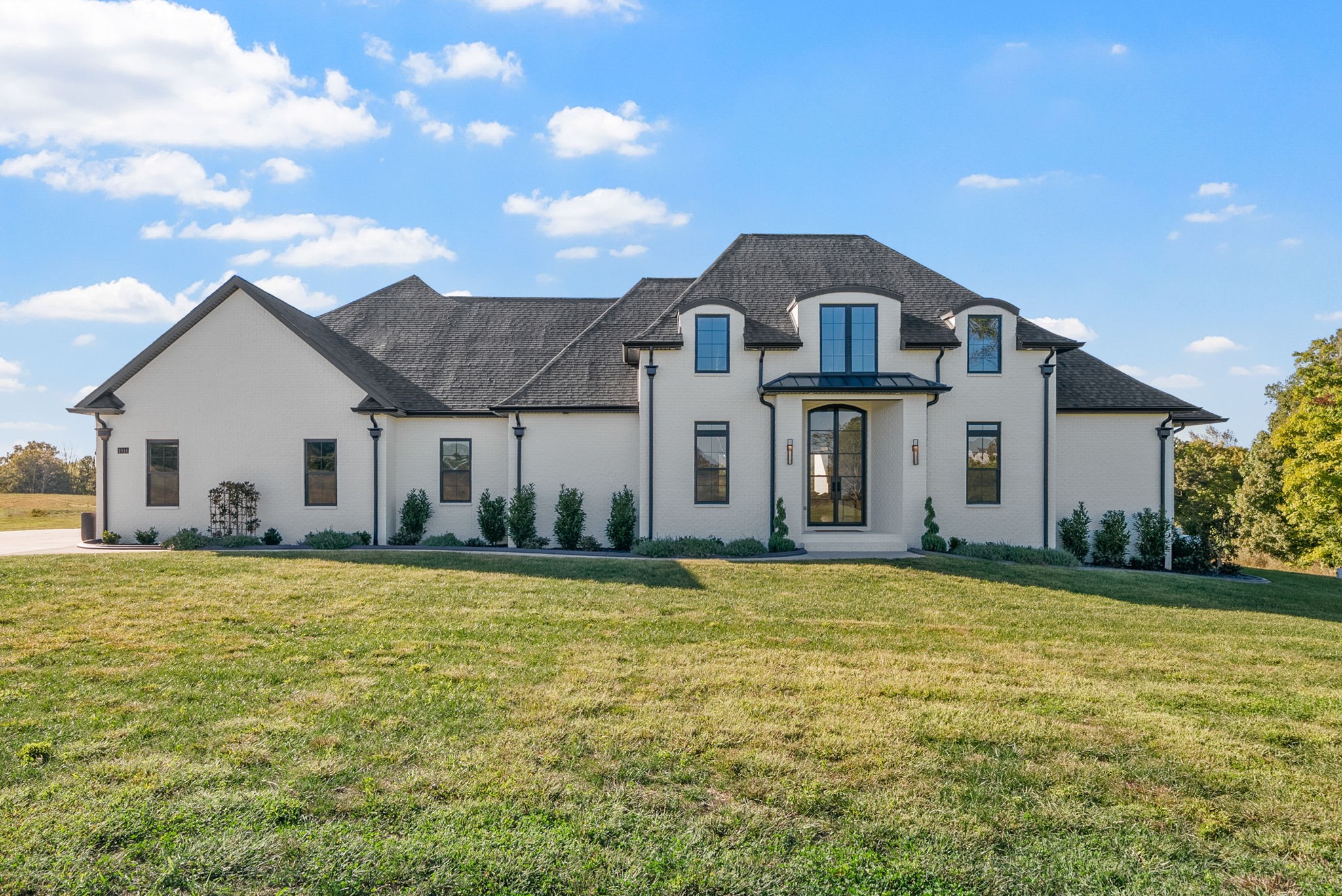 1914 Hickory Point Road Clarksville, TN 37043 - Photo 4 of 38 a front view of a house with a yard