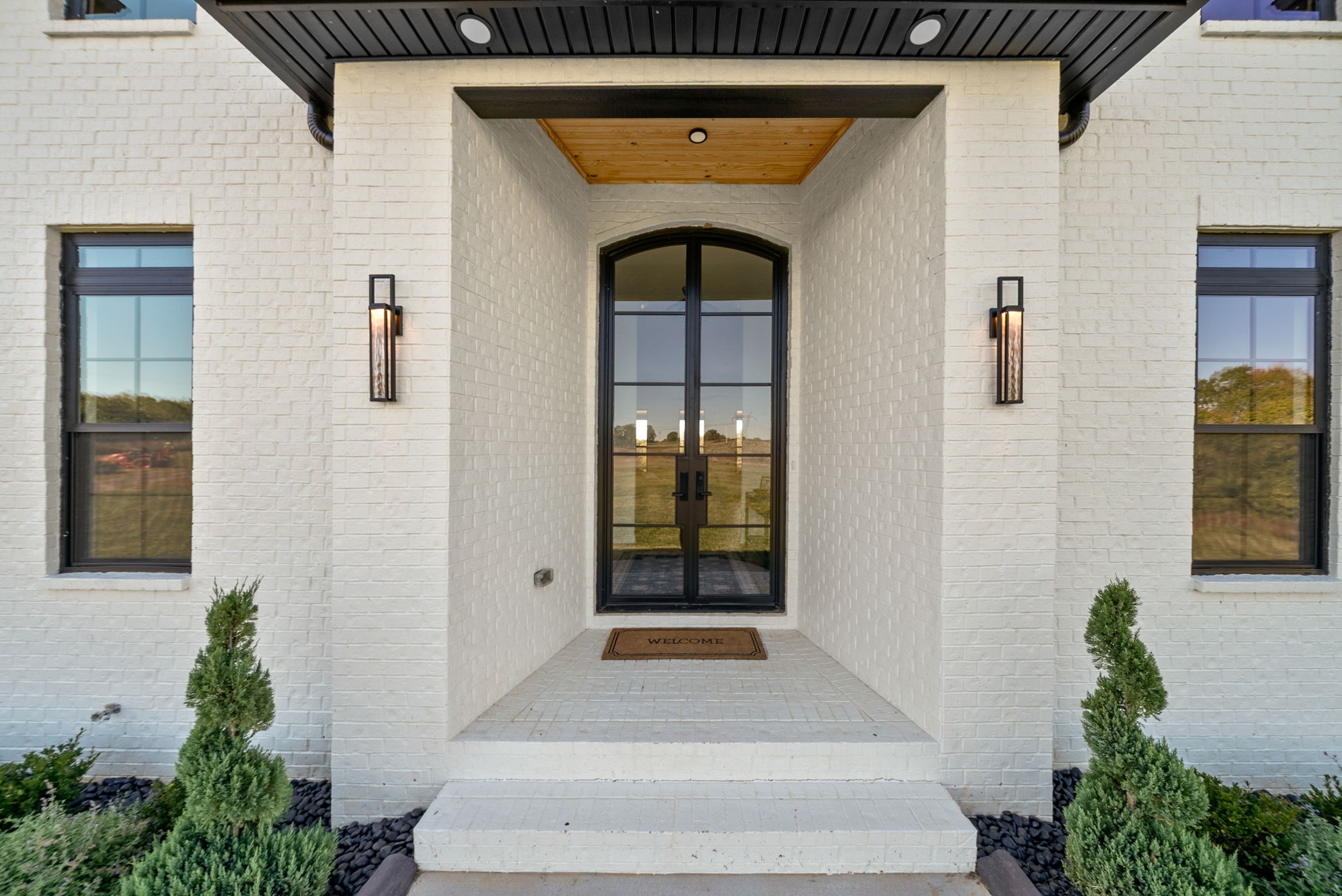 1914 Hickory Point Road Clarksville, TN 37043 - Photo 10 of 38 a front view of a house with a yard