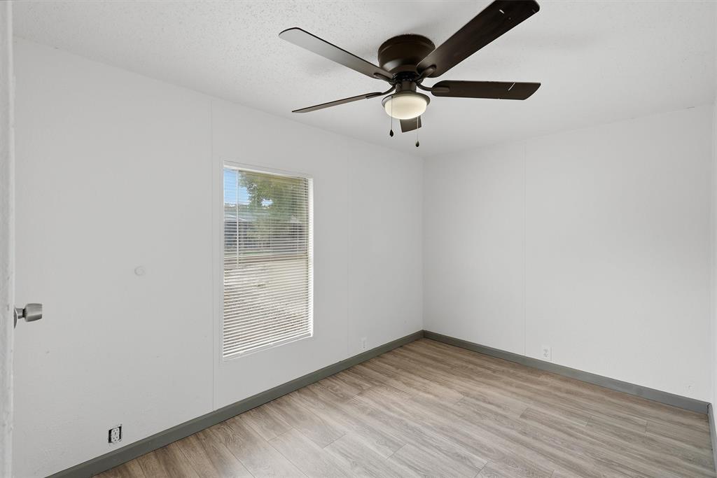 904 Flamingo Road Granbury, TX 76049 - Photo 17 of 23 Gallery Image 17