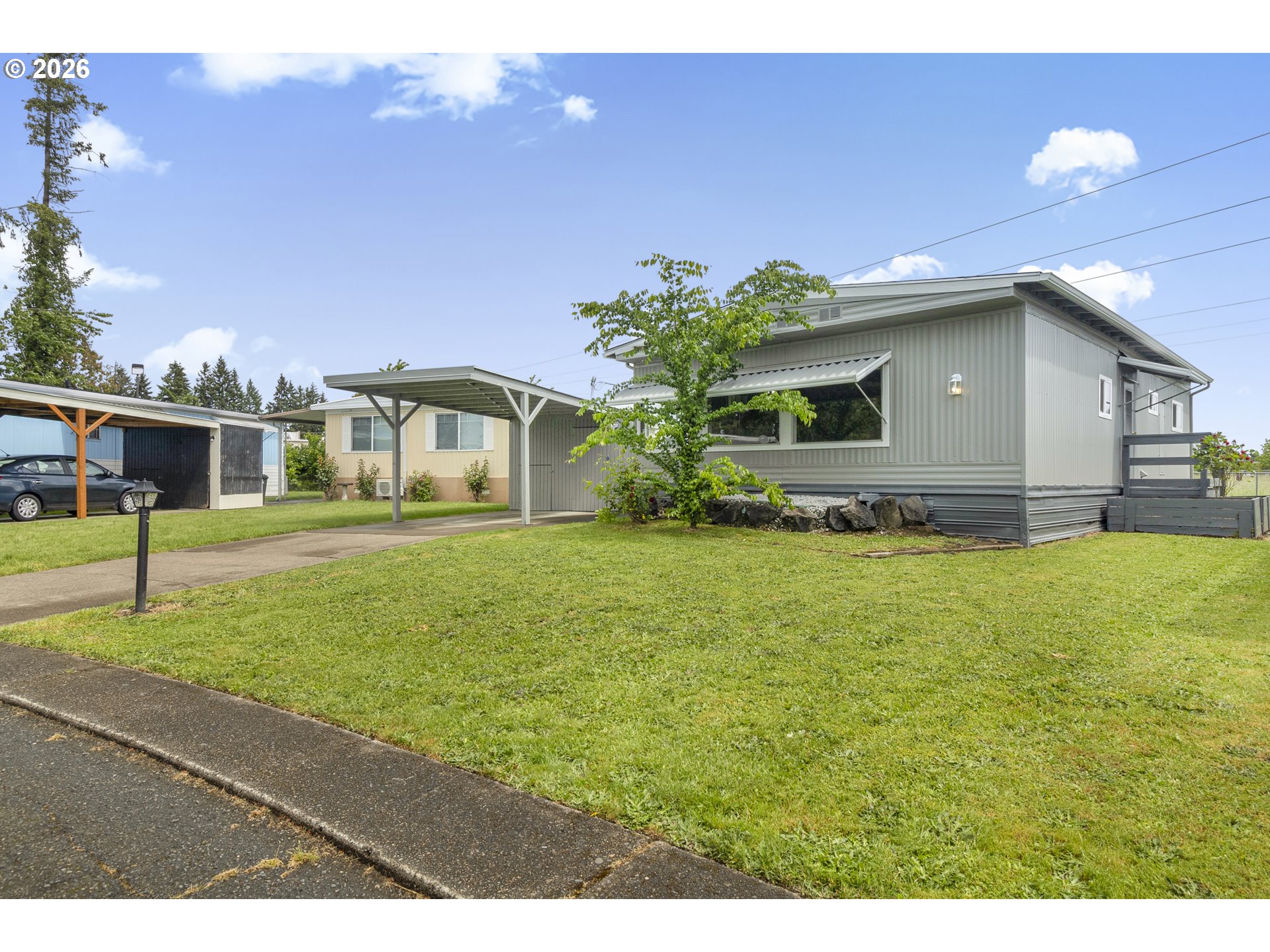 205 South 54th Street, Unit 20 Springfield, OR 97478 - Photo 25 of 32 a front view of a house with garden