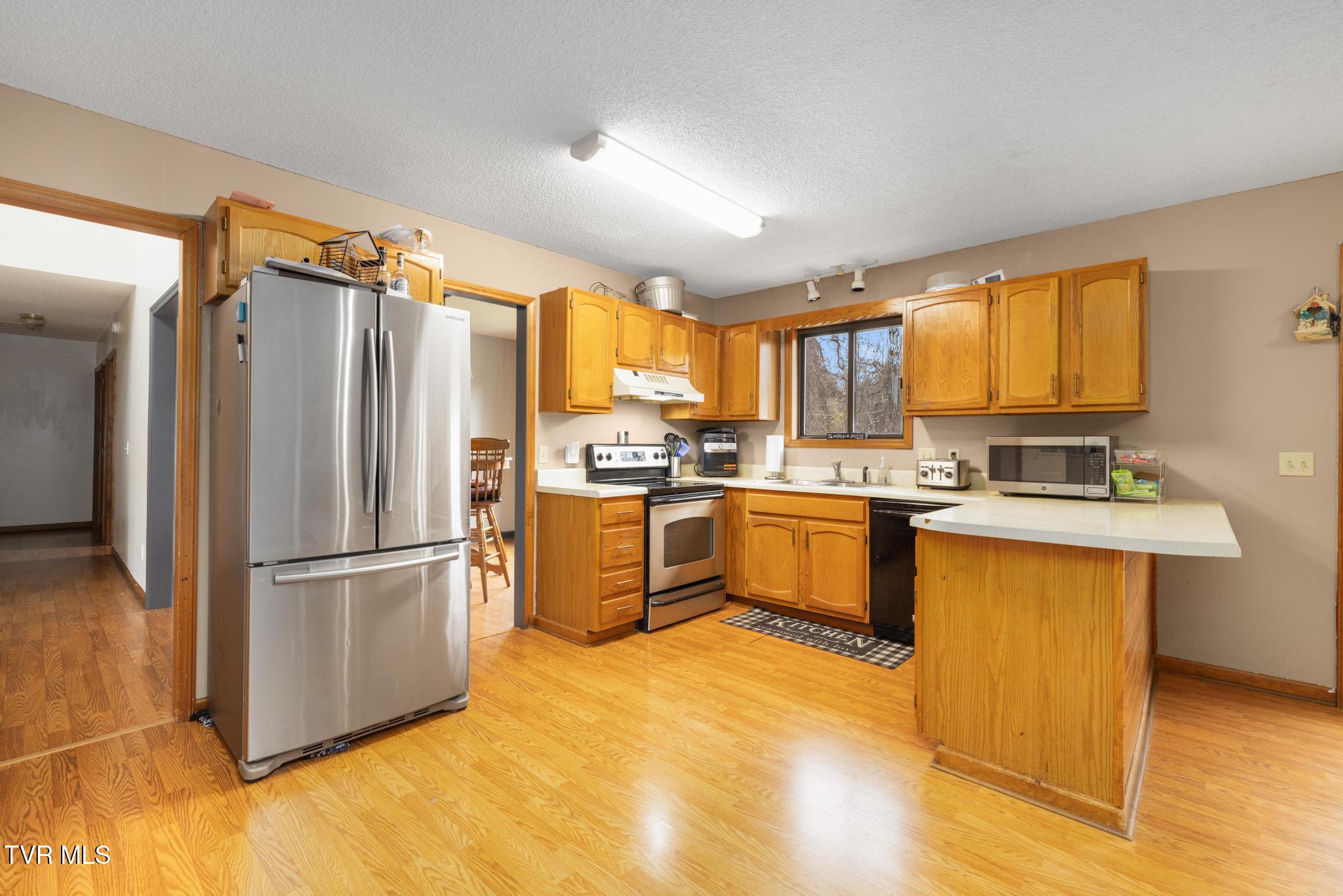 416 Crestfield Road Bristol, TN 37620 - Photo 12 of 43 Kitchen