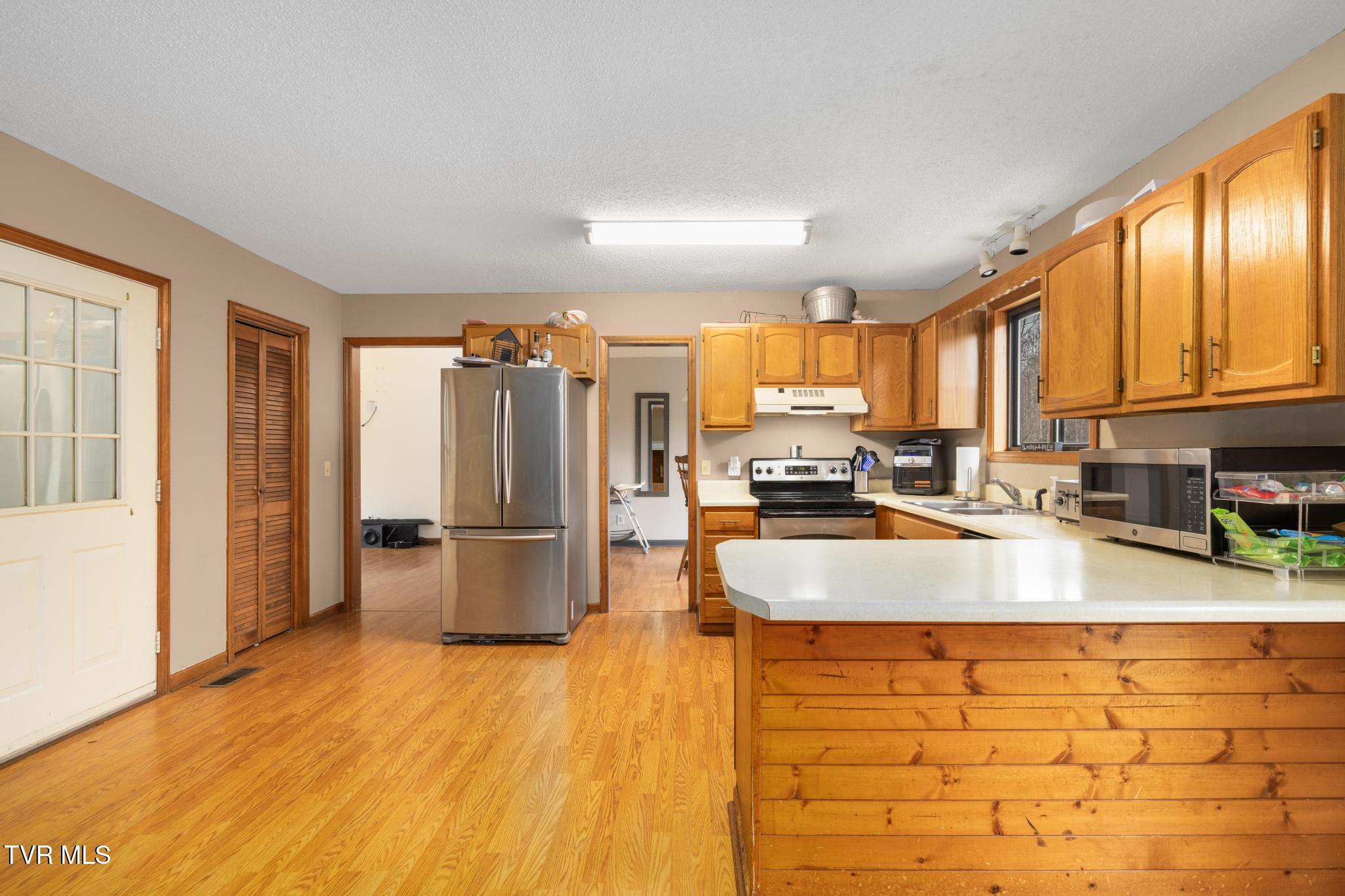 416 Crestfield Road Bristol, TN 37620 - Photo 13 of 43 Kitchen
