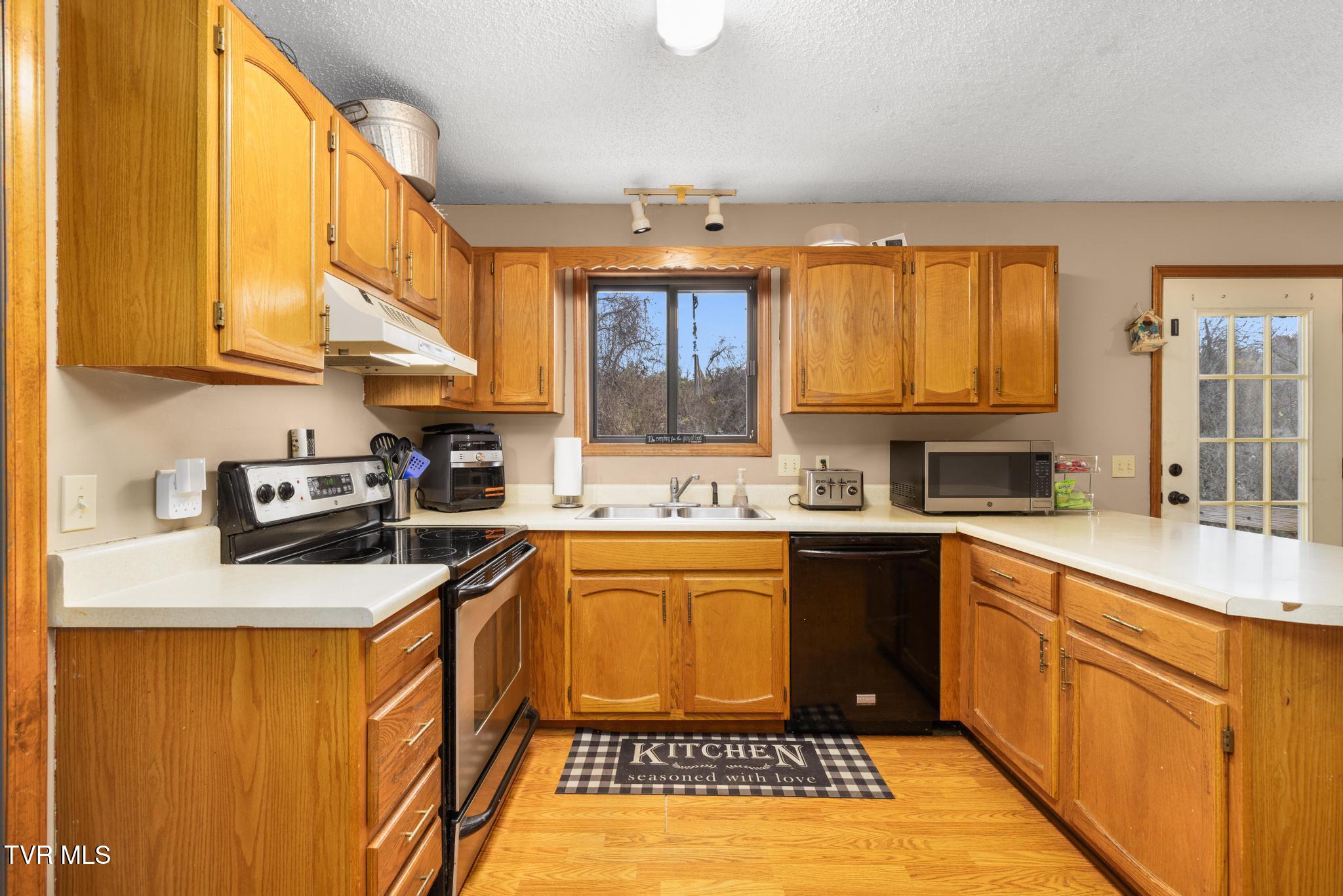 416 Crestfield Road Bristol, TN 37620 - Photo 14 of 43 Kitchen