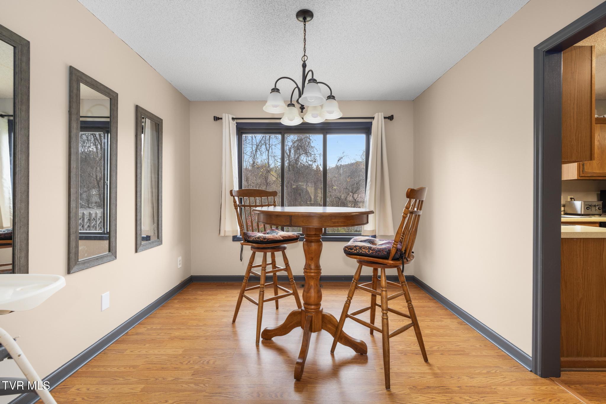 416 Crestfield Road Bristol, TN 37620 - Photo 18 of 43 Dining room