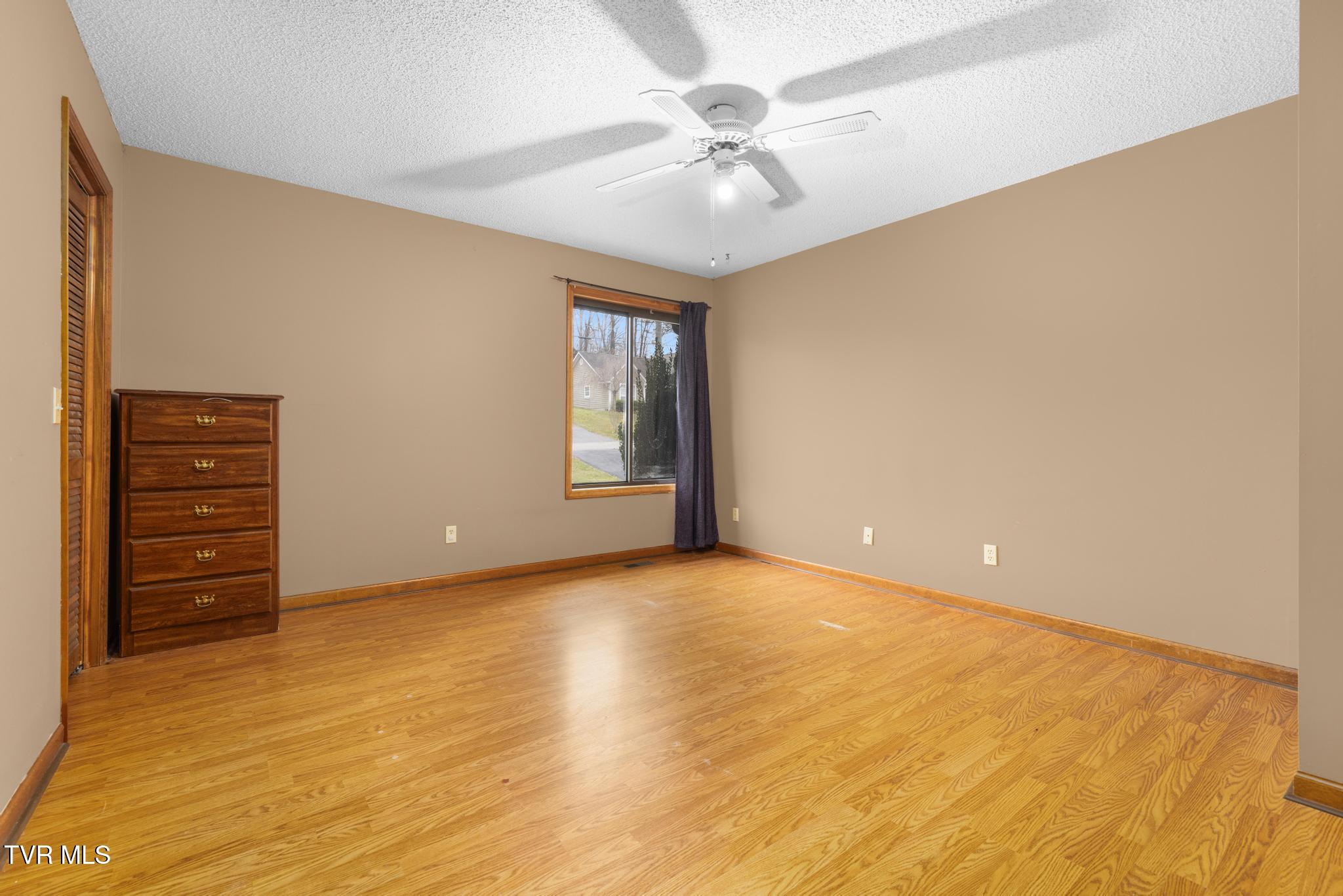 416 Crestfield Road Bristol, TN 37620 - Photo 22 of 43 Primary bedroom