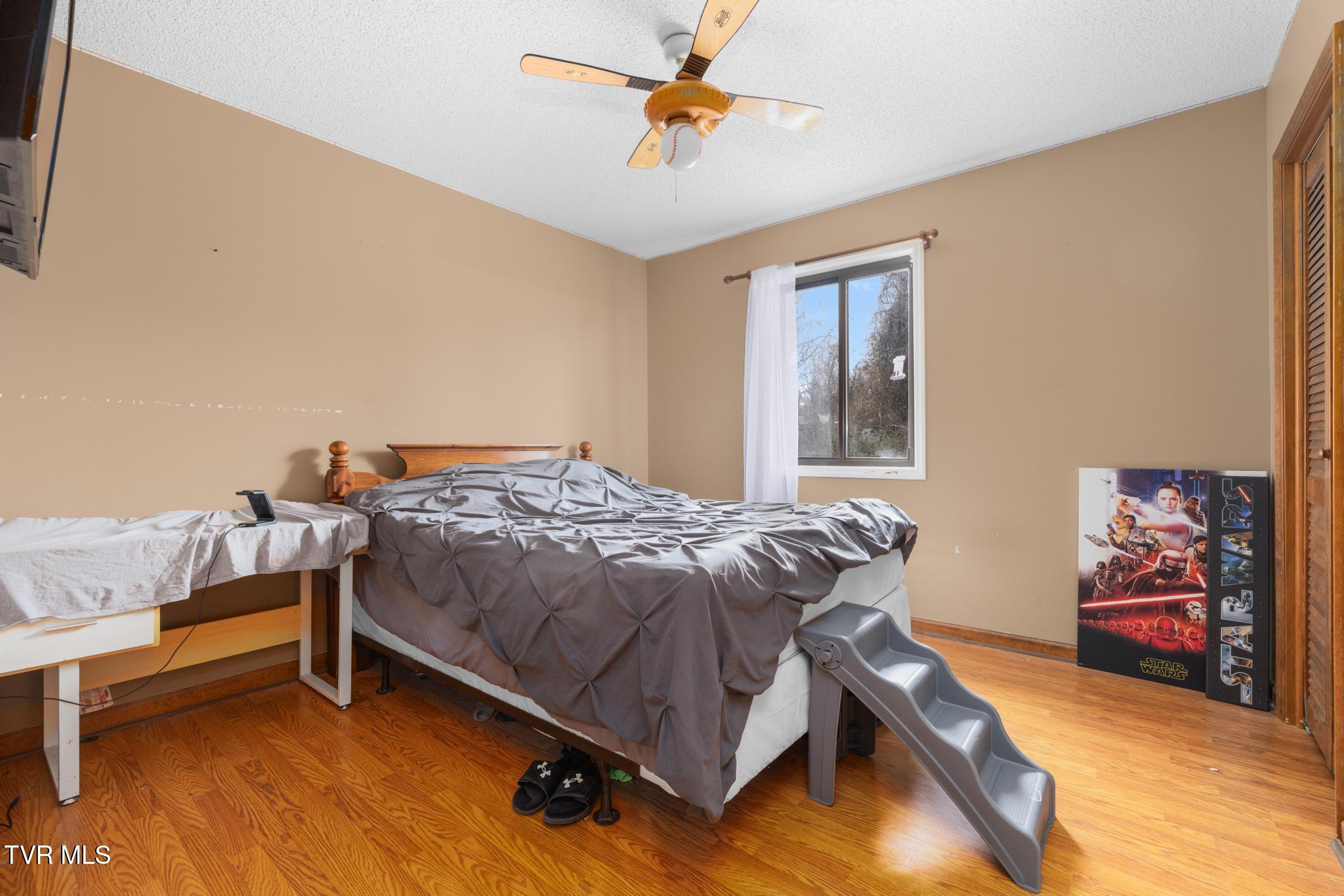 416 Crestfield Road Bristol, TN 37620 - Photo 24 of 43 Bedroom 3