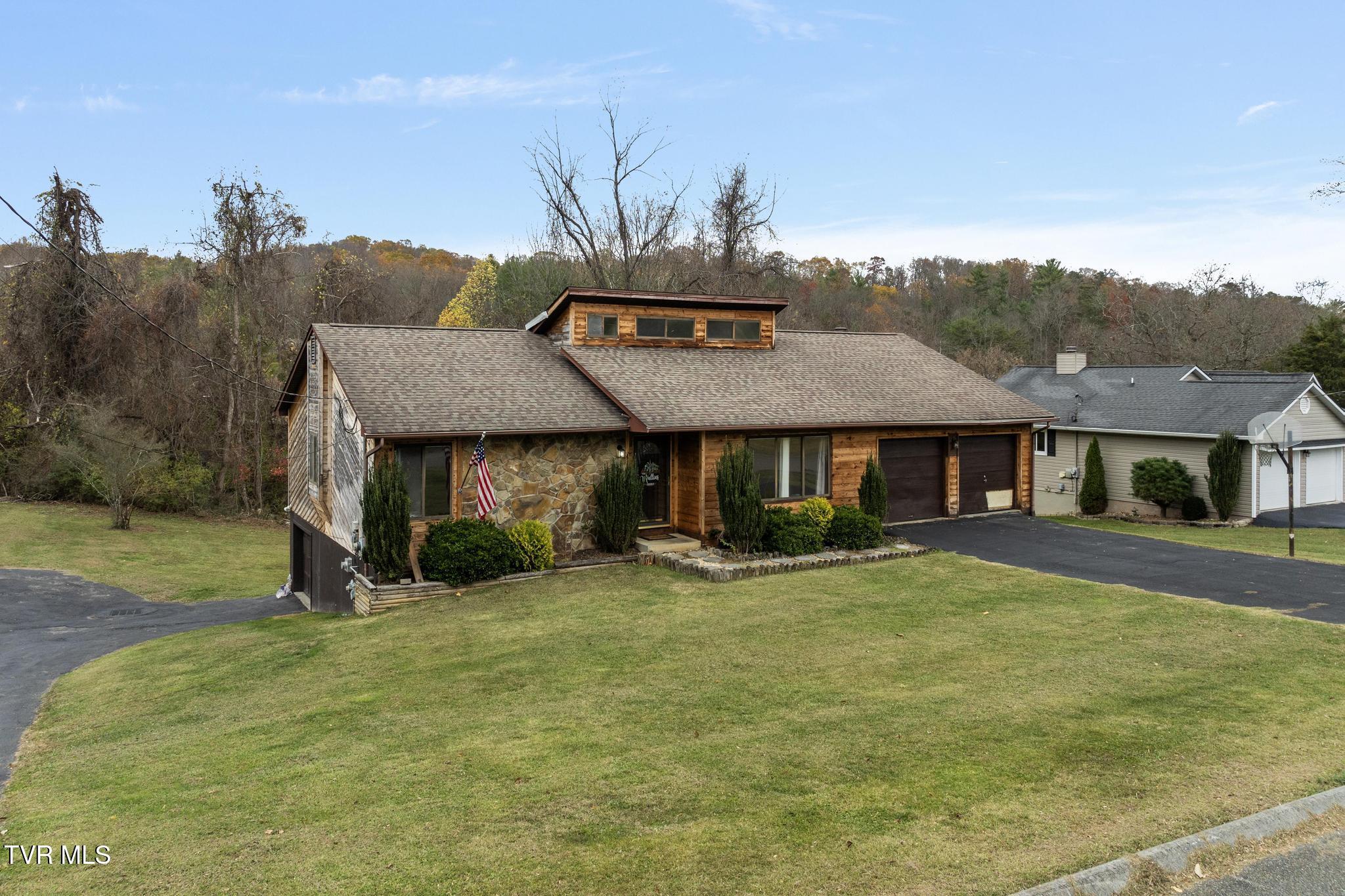 416 Crestfield Road Bristol, TN 37620 - Photo 3 of 43 Side view