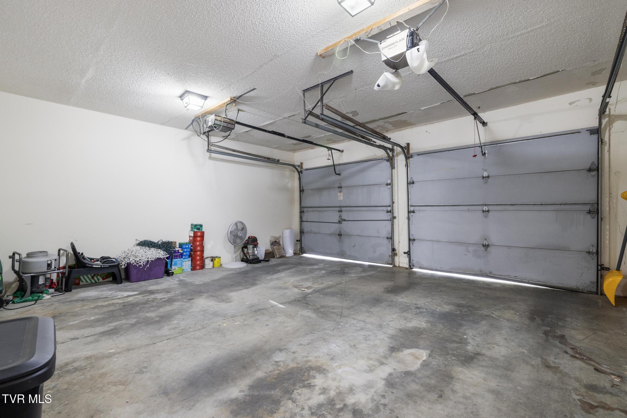 416 Crestfield Road Bristol, TN 37620 - Photo 31 of 43 2 car garage