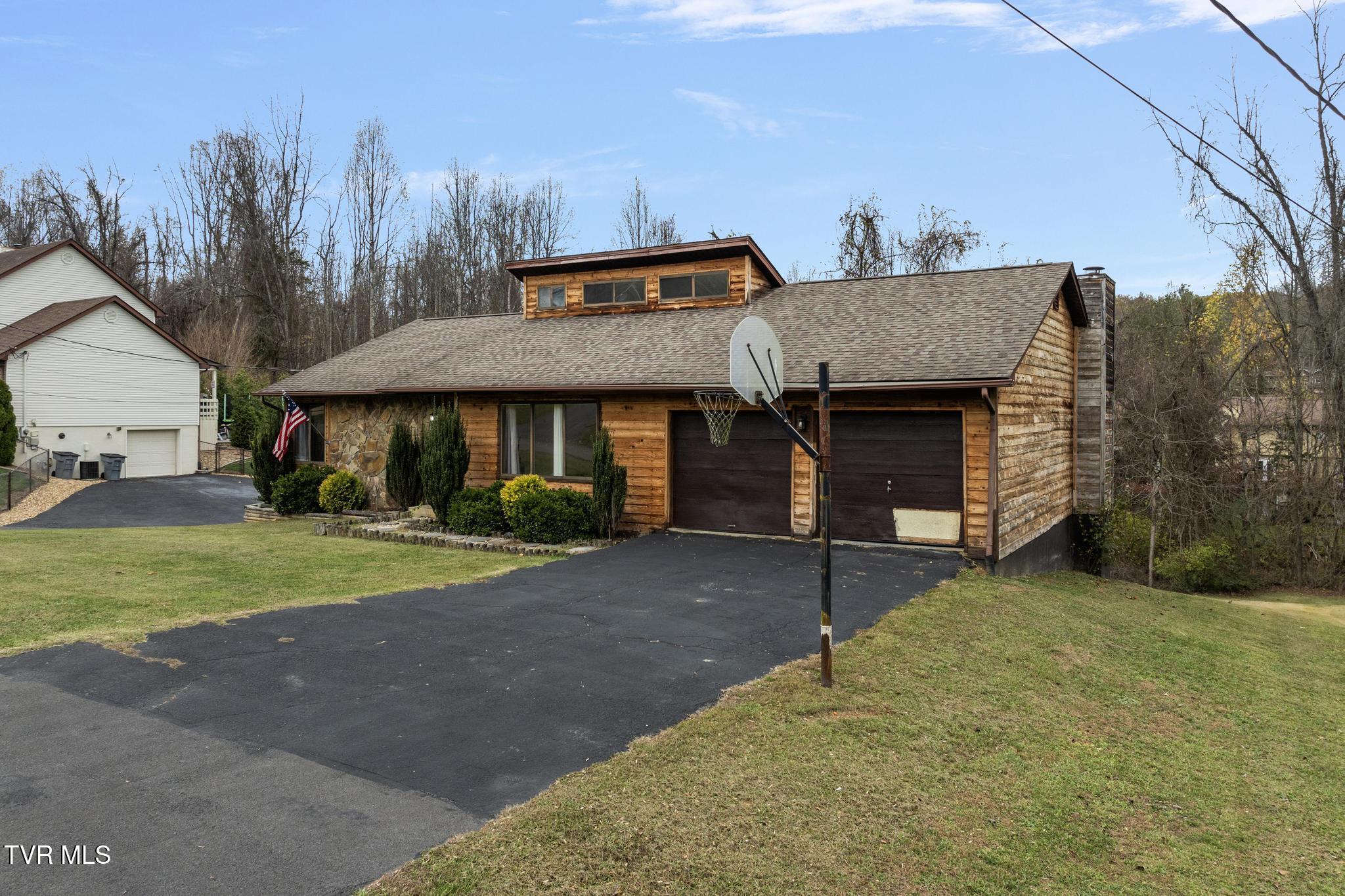 416 Crestfield Road Bristol, TN 37620 - Photo 4 of 43 Side view