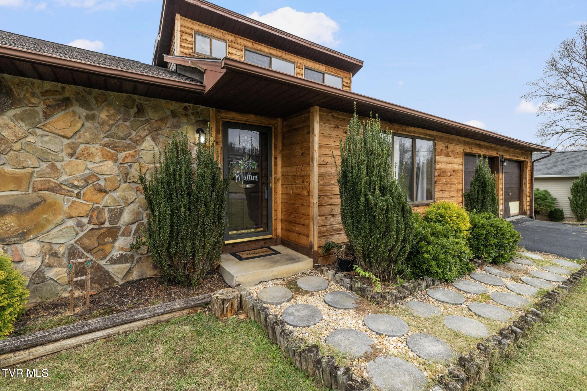 416 Crestfield Road Bristol, TN 37620 - Photo 5 of 43 Exterior entrance