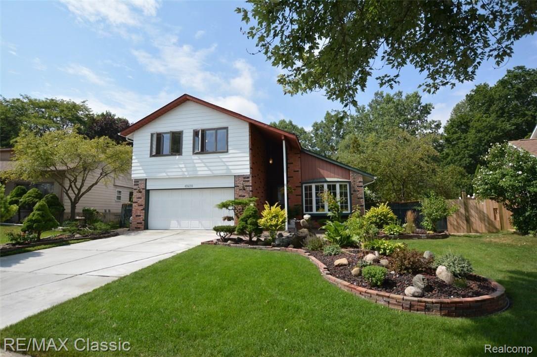 42439 Park Ridge Road Novi, MI 48375 - Photo 2 of 40 Exterior 1.jpg