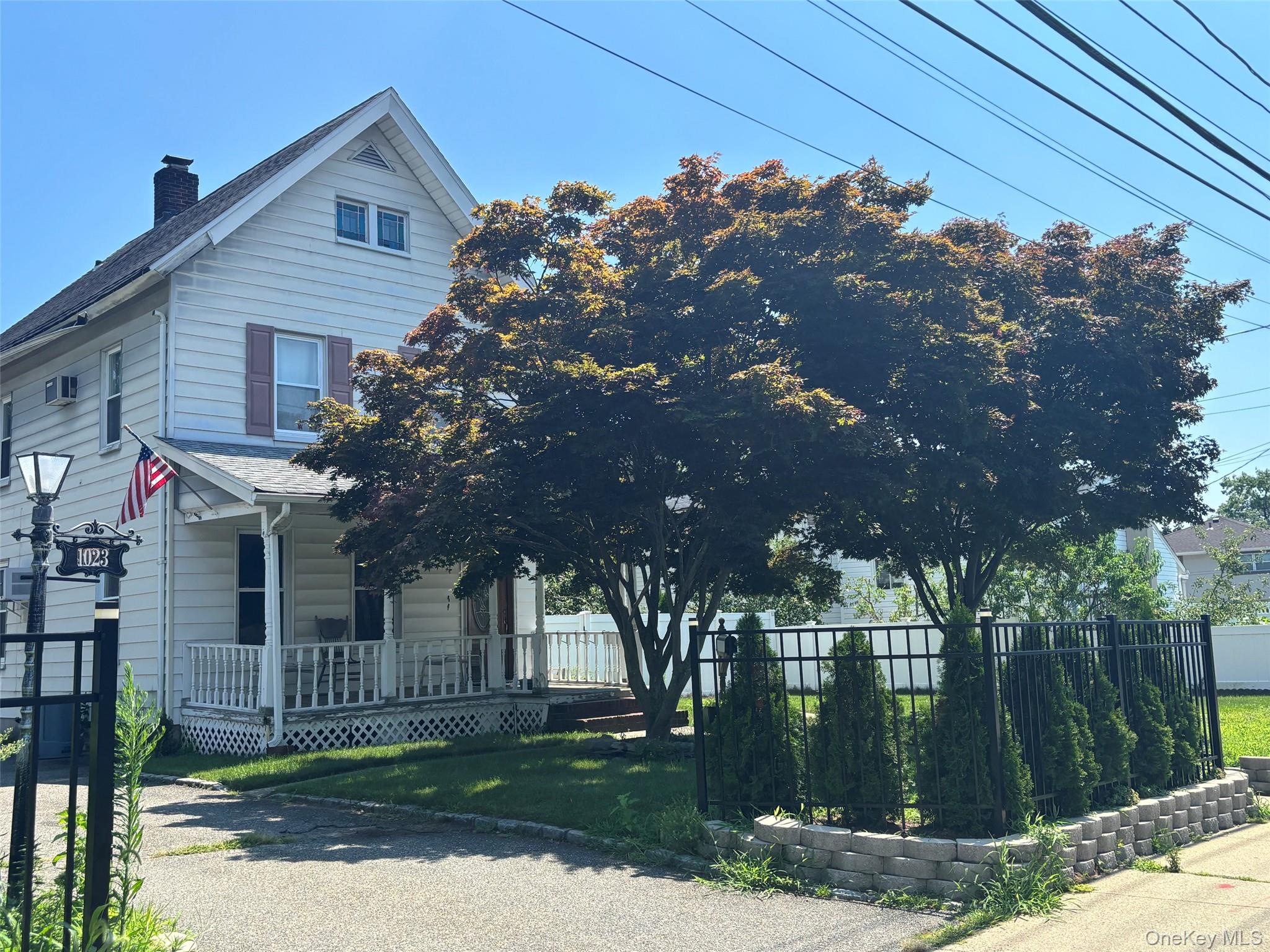 1023 Newbridge Road Bellmore, NY 11710 - Photo 3 of 10 Gallery Image 3