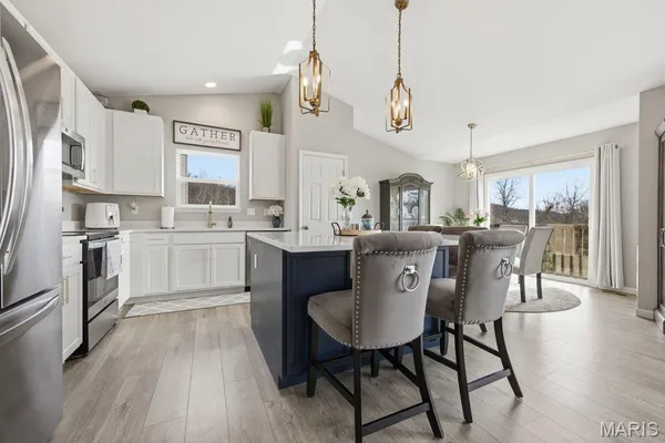 $519,900 | 721 Crk Vw Drive, Fenton, MO 63026