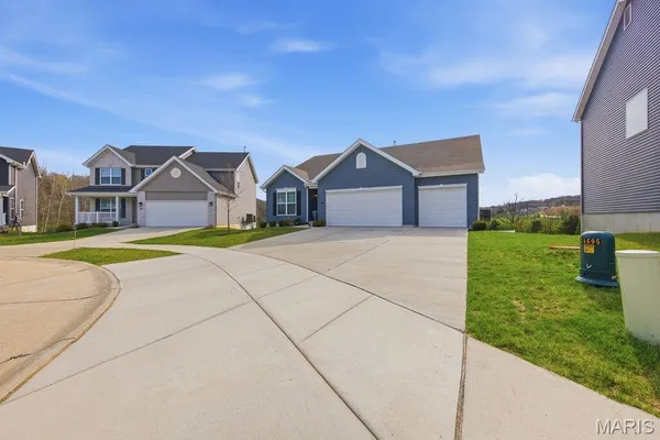 $519,900 | 721 Crk Vw Drive, Fenton, MO 63026