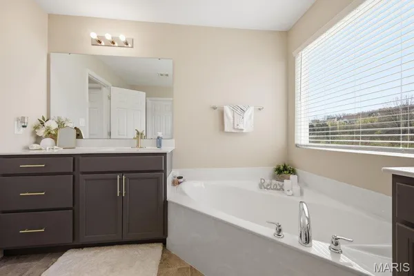 $519,900 | 721 Crk Vw Drive, Fenton, MO 63026