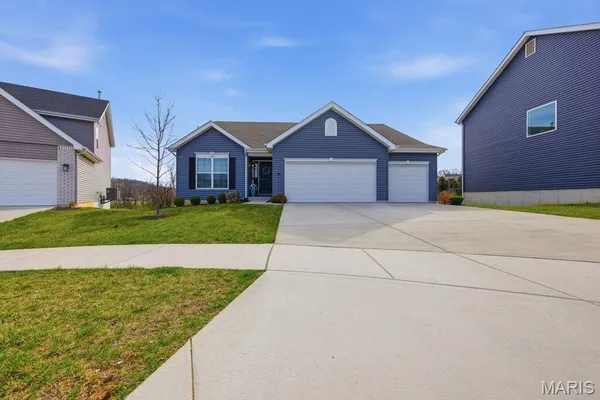 $519,900 | 721 Crk Vw Drive, Fenton, MO 63026
