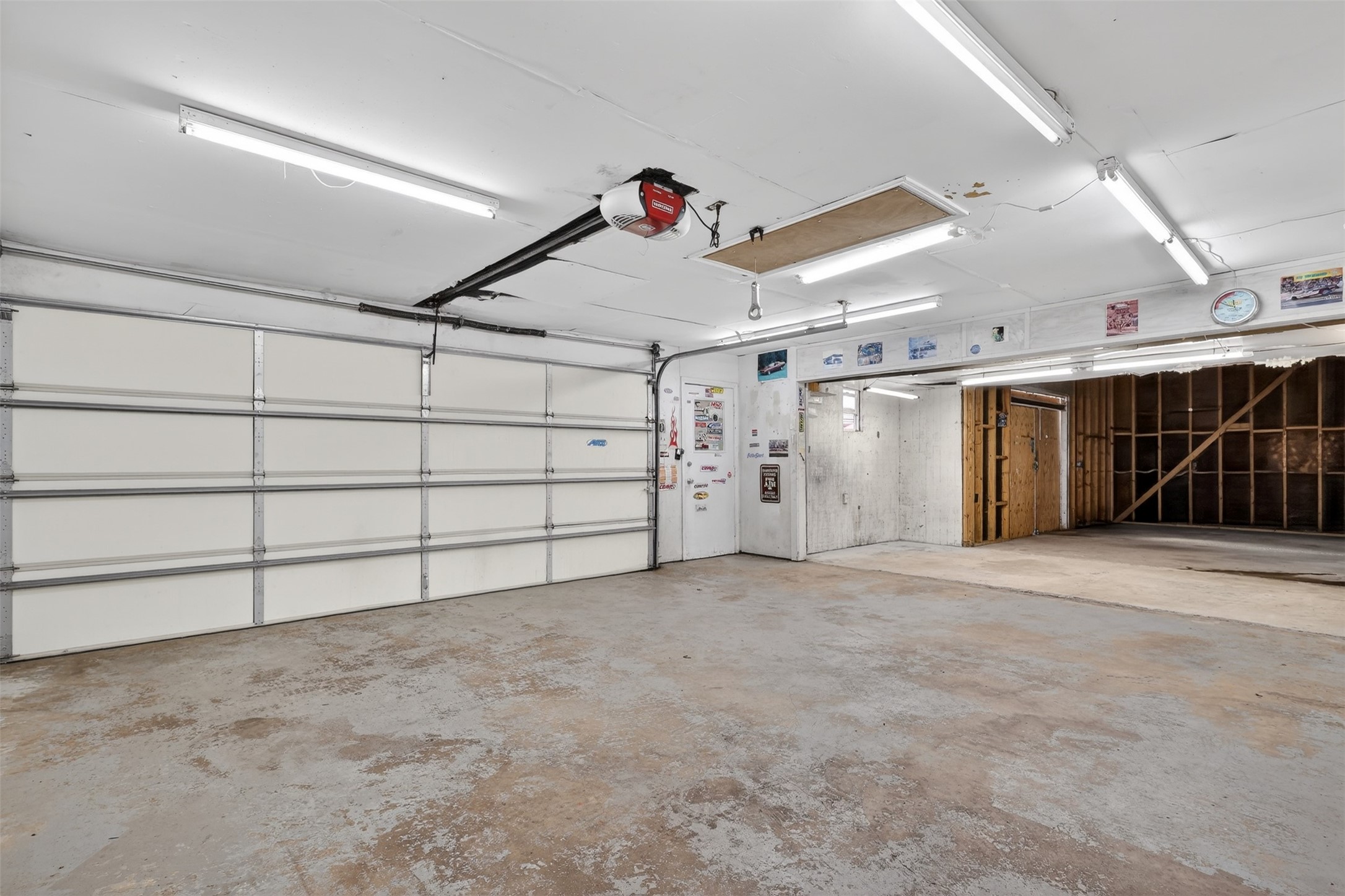 2519 Anniston Drive Houston, TX 77080 - Photo 29 of 39 a view of a garage