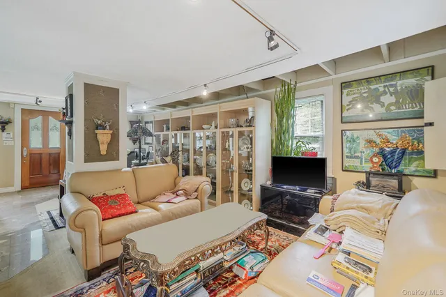 $600,000 | 427 Park Avenue, Huntington, NY 11743