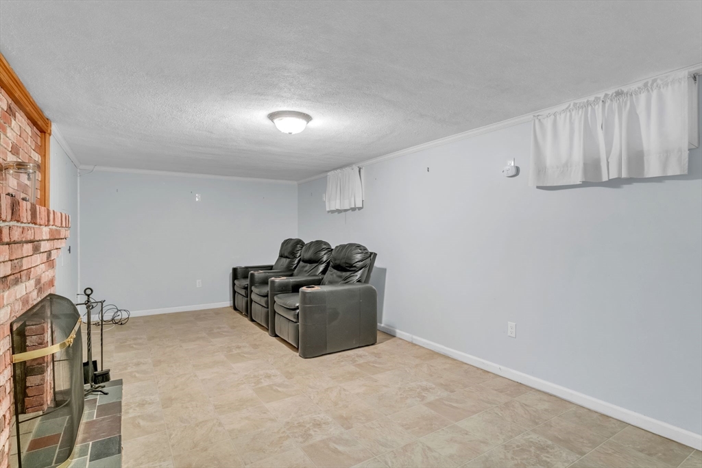 1271 Plumtree Road Springfield, MA 01119 - Photo 29 of 41 a living room with furniture