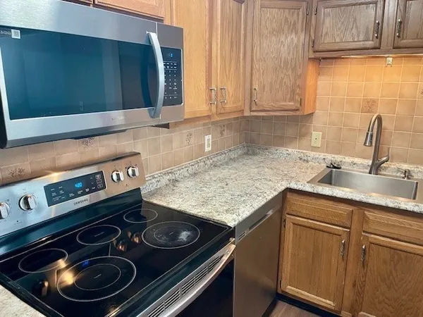 $219,900 | 616 Boston Post Road East, Unit 9, Marlborough, MA 01752