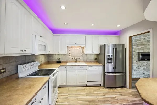 $279,999 | 527 West Eastman Street, Unit 2C, Arlington Heights, IL 60005