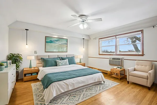 $279,999 | 527 West Eastman Street, Unit 2C, Arlington Heights, IL 60005