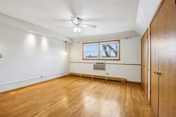 $279,999 | 527 West Eastman Street, Unit 2C, Arlington Heights, IL 60005