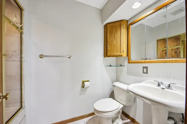 $279,999 | 527 West Eastman Street, Unit 2C, Arlington Heights, IL 60005